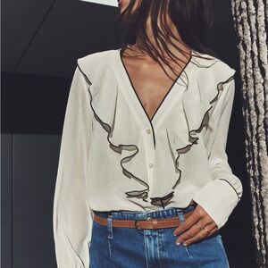 Zara 
CONTRAST PIPING RUFFLED BLOUSE
ECRU
